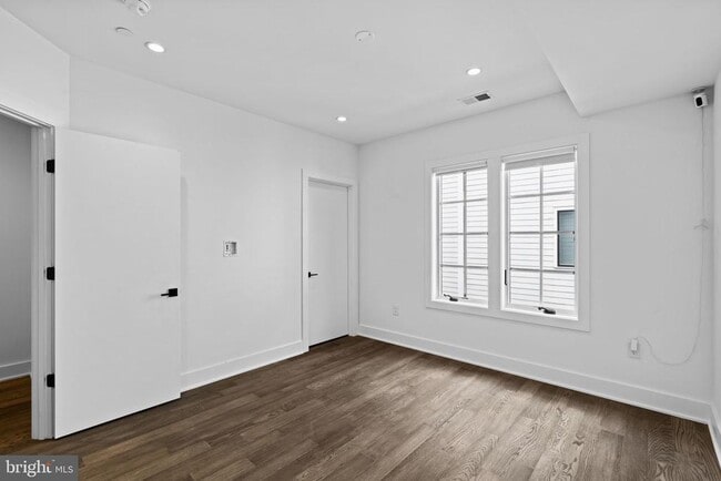 Building Photo - 742 S Broad St