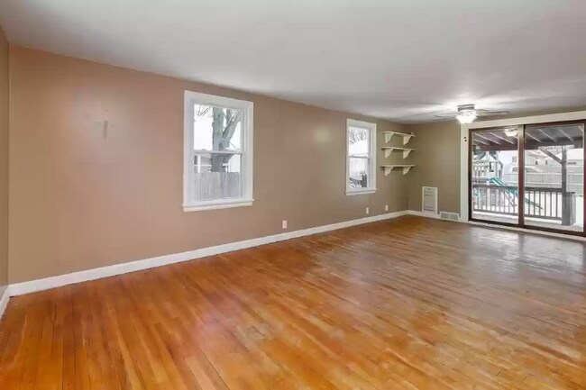 Building Photo - 705 Draper St