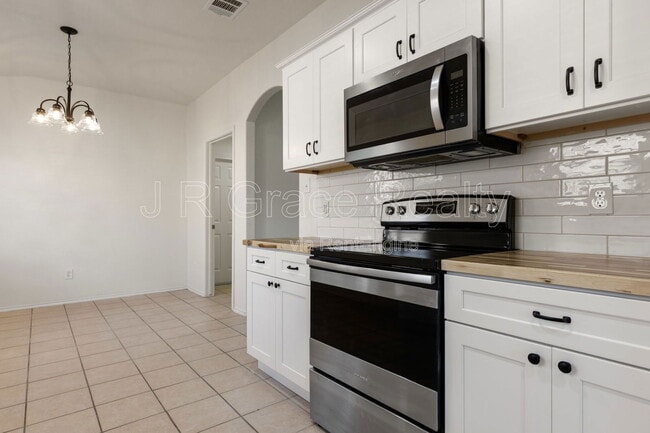 Building Photo - 10017 Barton Creek Dr
