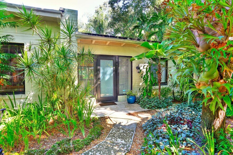 Primary Photo - 2035 Tigertail Ave