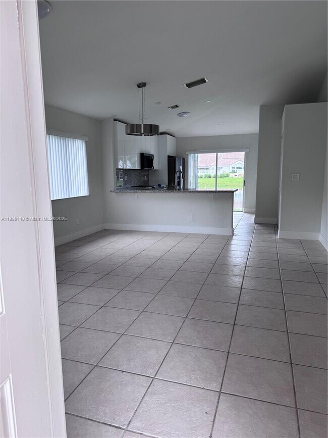 Building Photo - 553 NW 208th Terrace