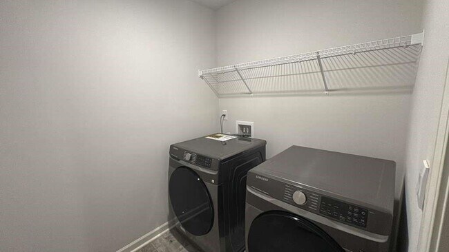 Building Photo - 2213 Blue Monarch Dr