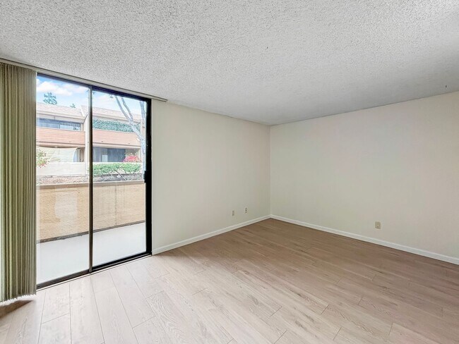 Building Photo - Charming 1BD/1BA Condo in University City ...