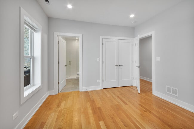 Building Photo - 4624 N Ashland Ave