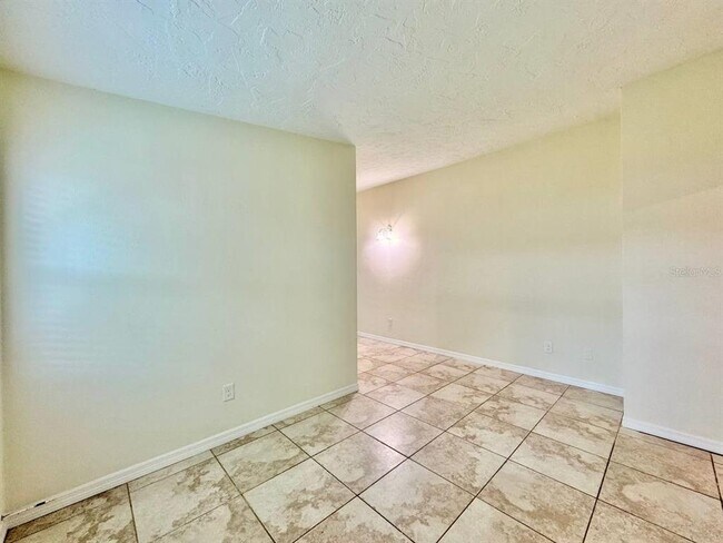 Building Photo - 533 Yelvington Ave