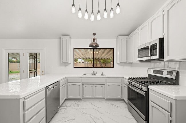 Building Photo - Recently Renovated Home