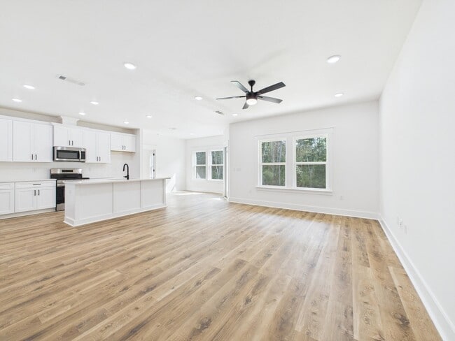 Building Photo - 333 Shoal River Dr