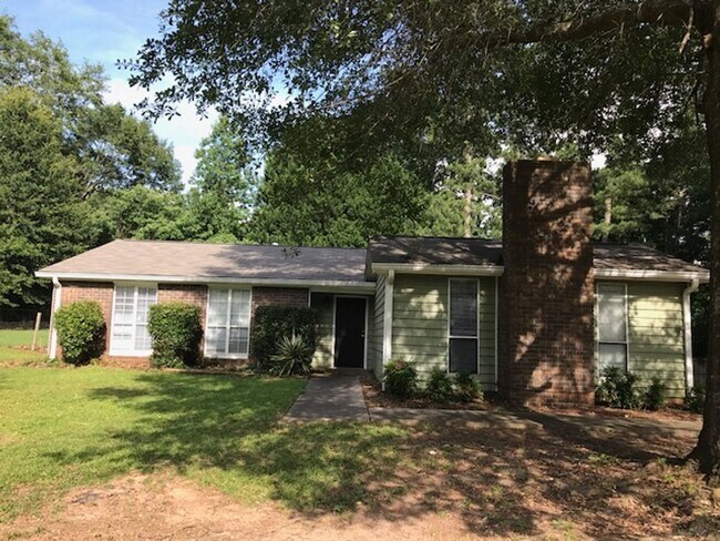Building Photo - Eastside Home in Quiet Neighborhood