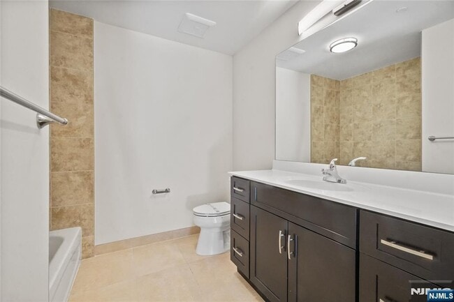 Building Photo - 69 Main St