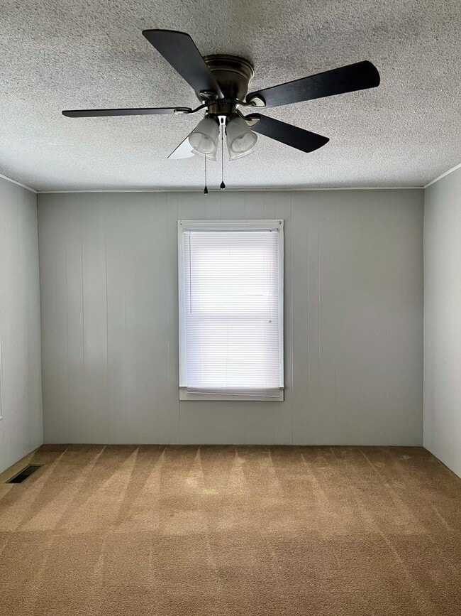 Building Photo - NICE CLEAN COUNTRY HOME, 3 BDRM 1.5 BA