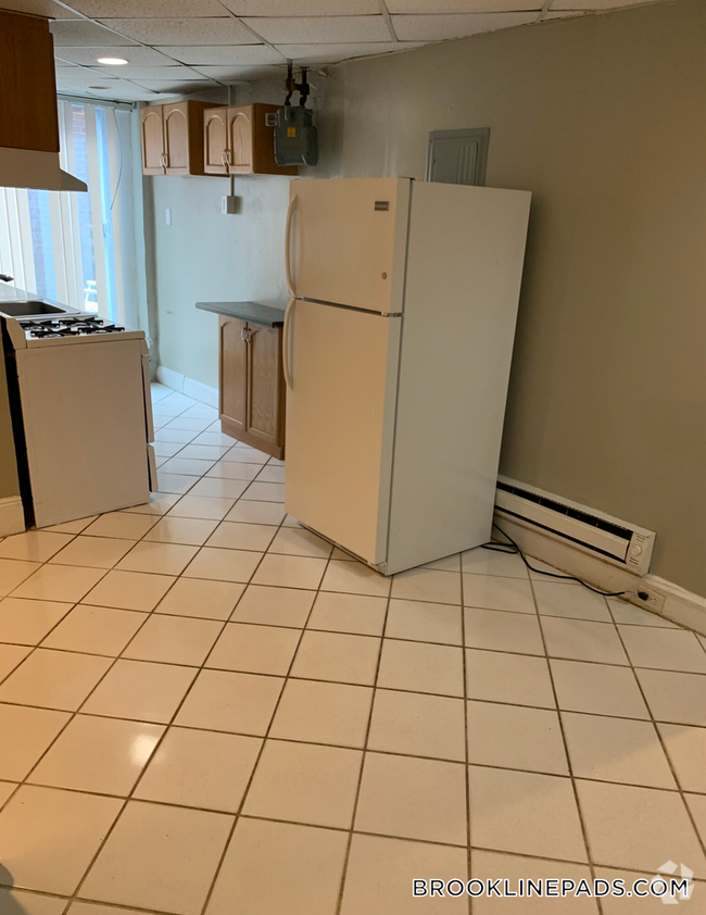 Building Photo - 352 Riverway