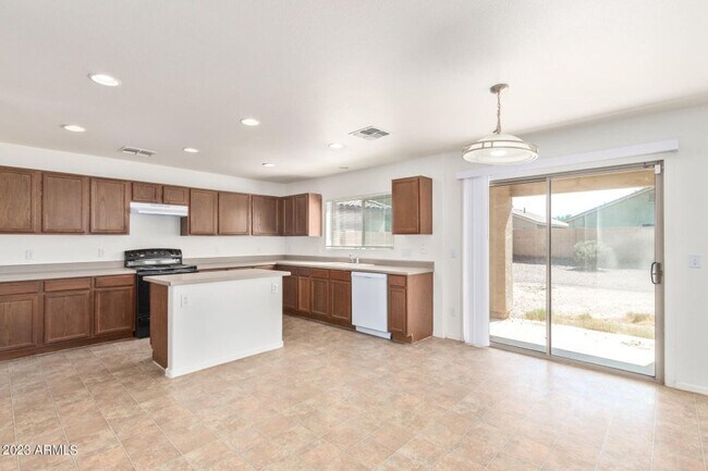 Building Photo - Spacious 3 bed, 2.5 bath in Maricopa