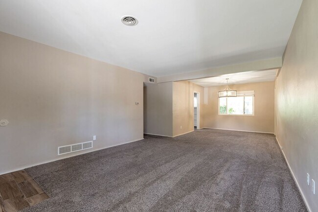 Building Photo - Single Family Home in Hoffman Heights - So...