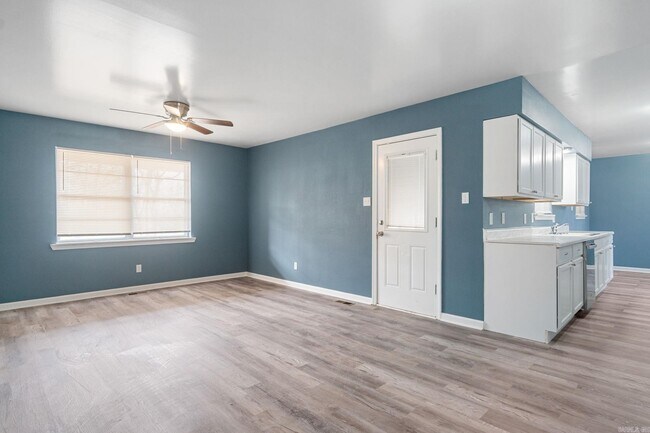 Building Photo - 5708 Alta Vista Dr