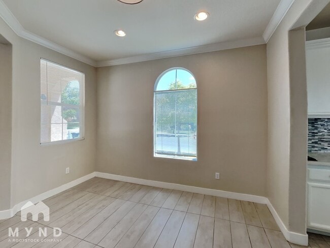 Building Photo - 5325 Dunlay Dr