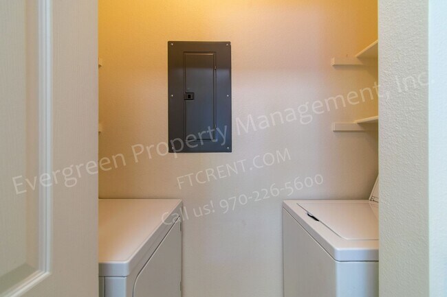 Building Photo - 1 Bedroom Apartment in Rockbridge! Parking...