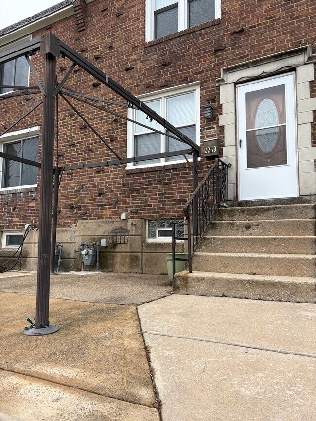 Building Photo - 2259 Dermond Ave