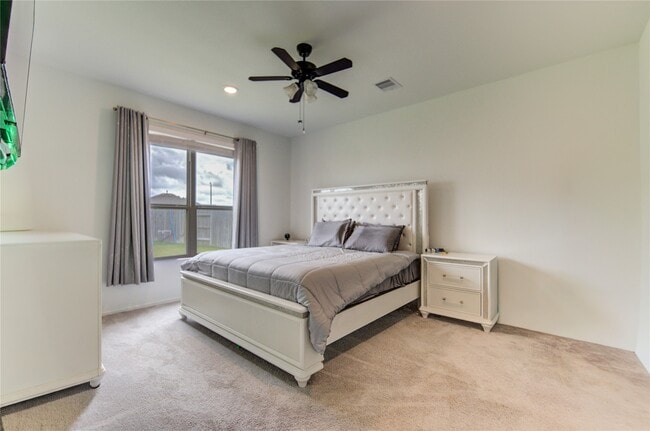Building Photo - 26627 Ledgemont Dr