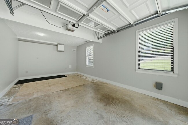 Building Photo - 250 Aspen Way