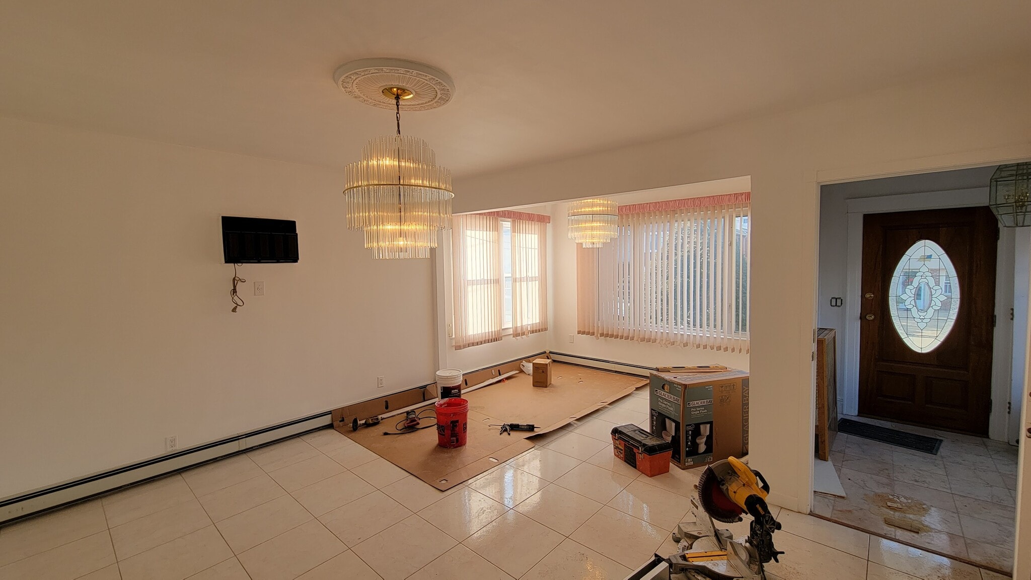 Main floor Living Room - 768 Florence Pl