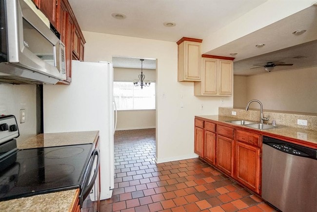 Building Photo - 14370 Misty Meadow Ln