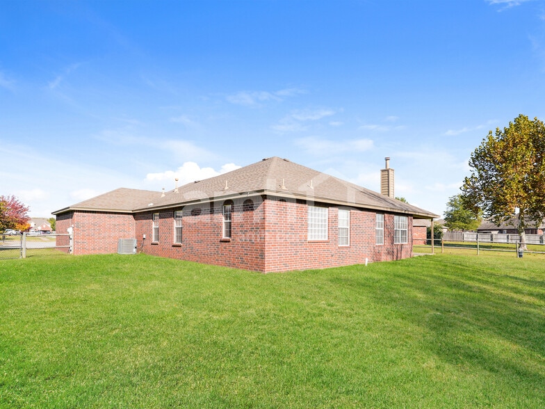 Building Photo - 15006 E 87th Pl N