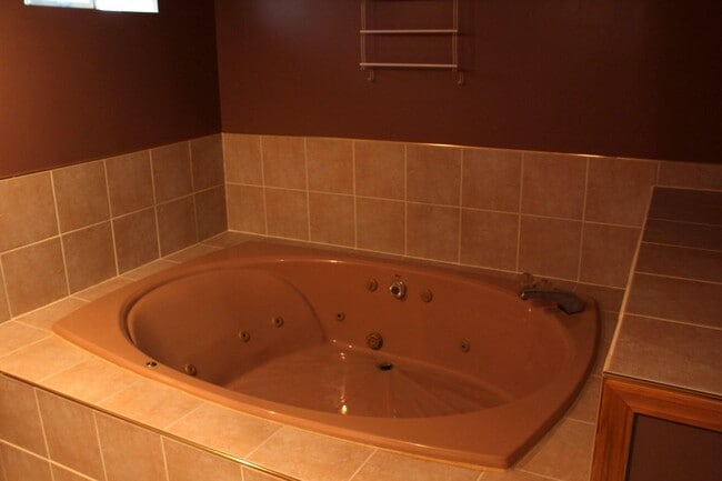 Building Photo - 43592 Champlain Ct