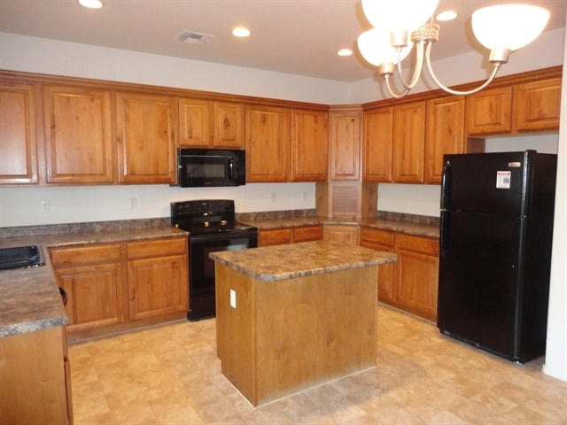 Building Photo - 782 E Christopher St