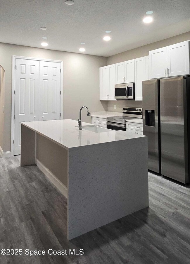 Building Photo - 1801 Warton Ave SE