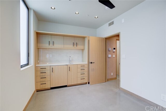 Building Photo - 1612 Ocean Dr