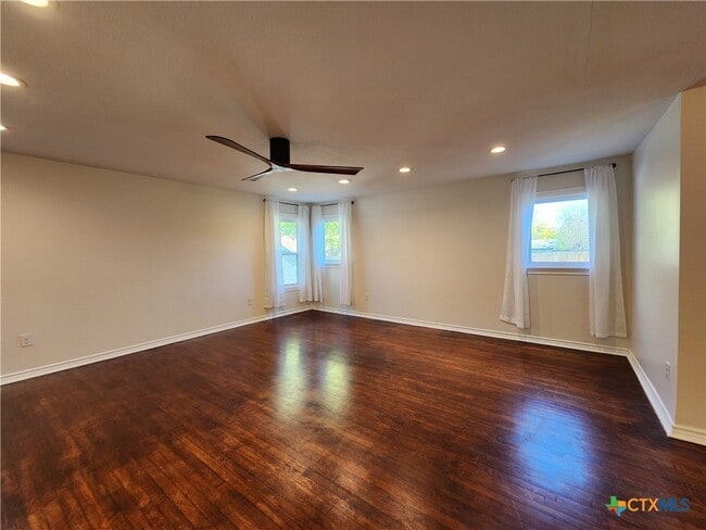 Building Photo - 521 Willow Ave