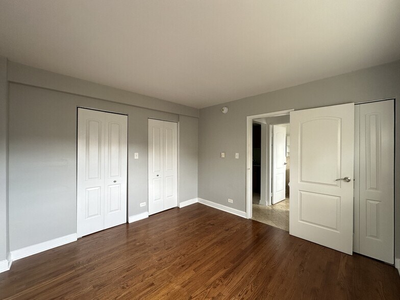 Building Photo - 7632 N Milwaukee Ave