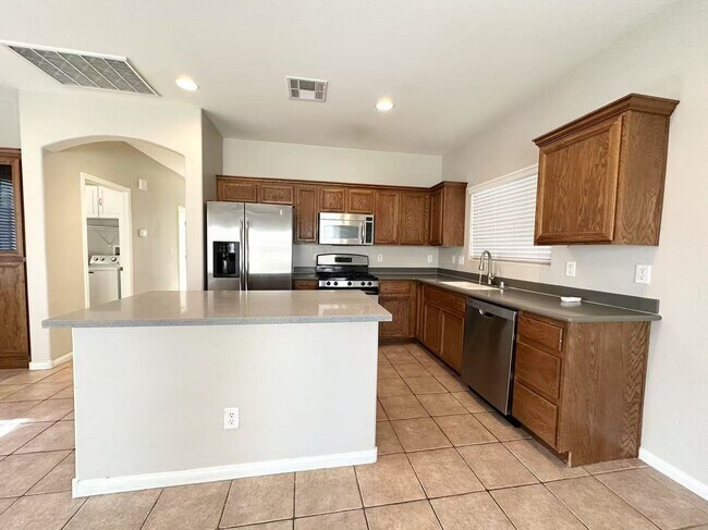 Building Photo - Beautiful two story house