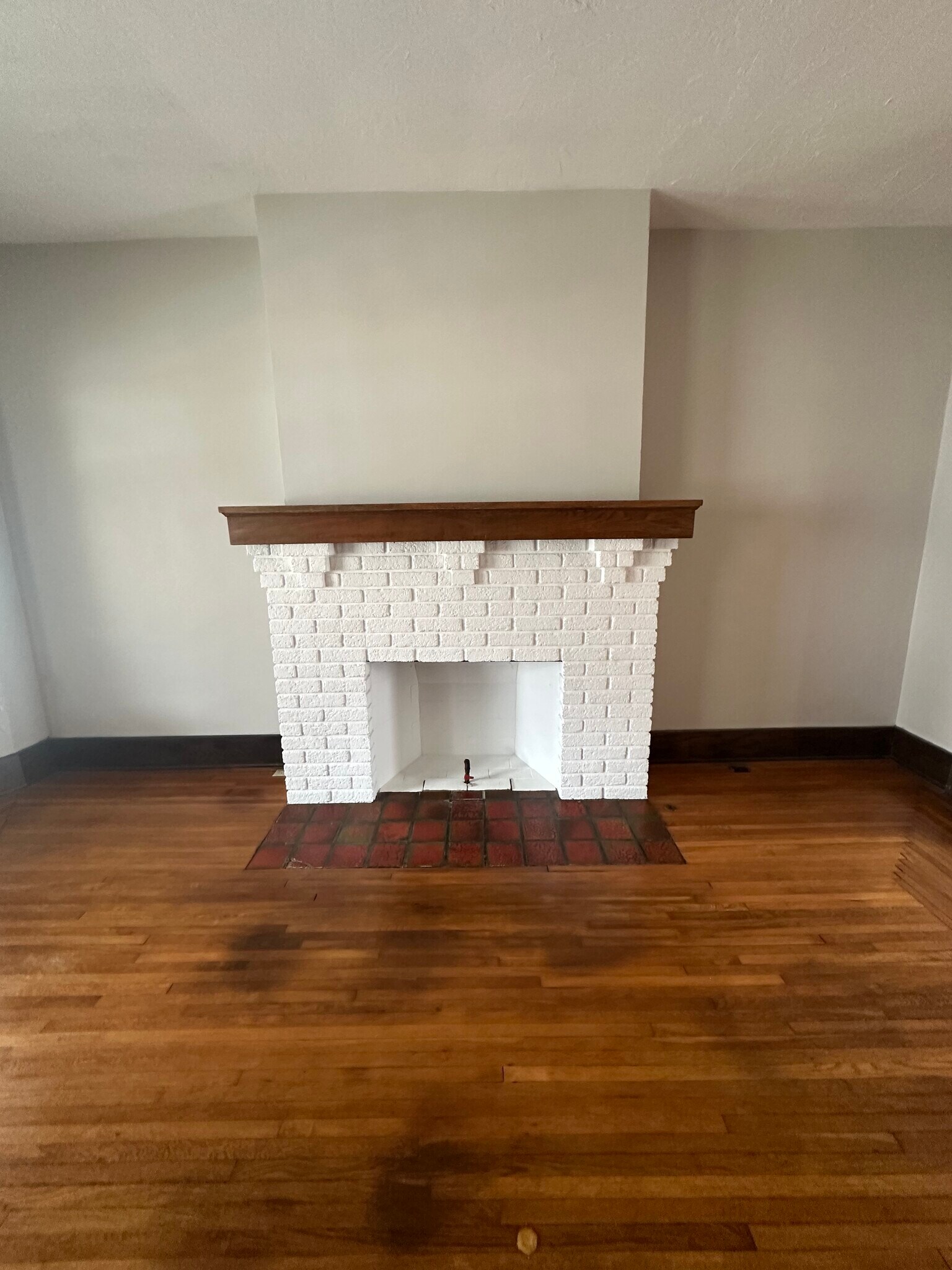 Living Room Faux Fireplace - 1141 Lakeland Ave