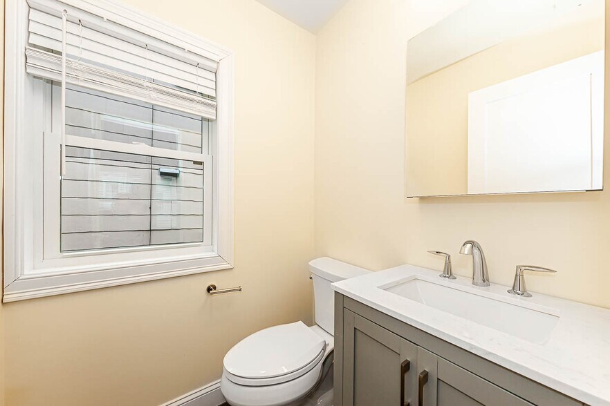 Building Photo - 28 Albion St