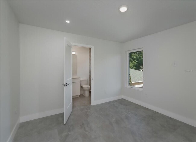 Building Photo - 310 Hibiscus St