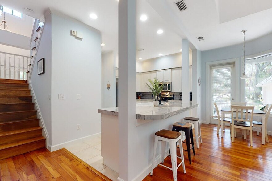 Building Photo - 628 42nd St