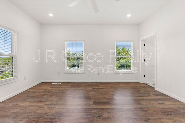 Building Photo - 2317 Maple Ave