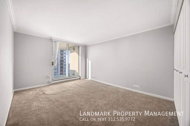 Building Photo - 6033 N Sheridan-Unit 35D