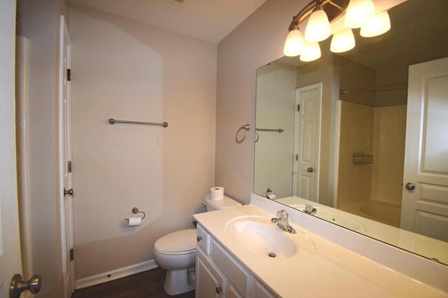 Building Photo - 1077 Woodglen Ln