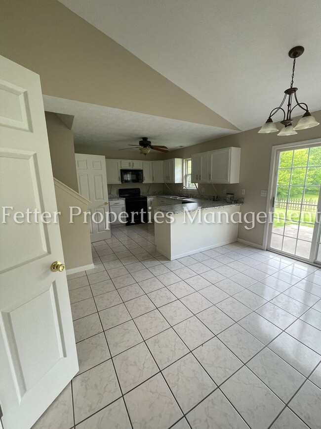 Building Photo - 3 Bedroom East Side Home!