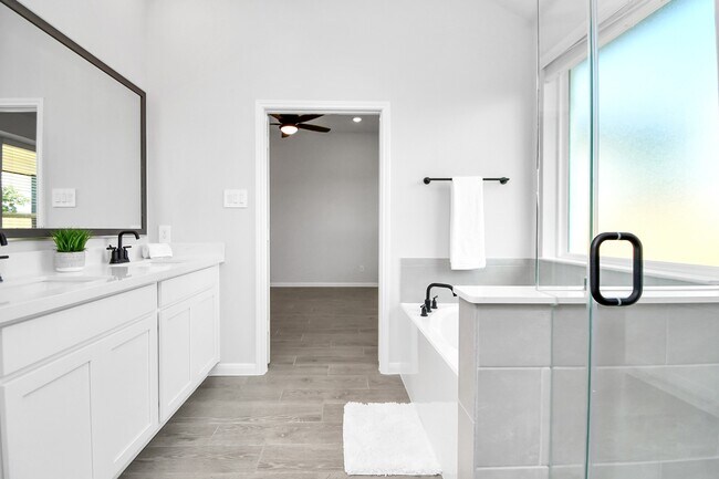 Building Photo - 19807 Palomino Pr Trl