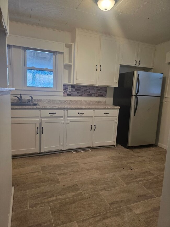 Building Photo - 397 Upper Oakwood Ave