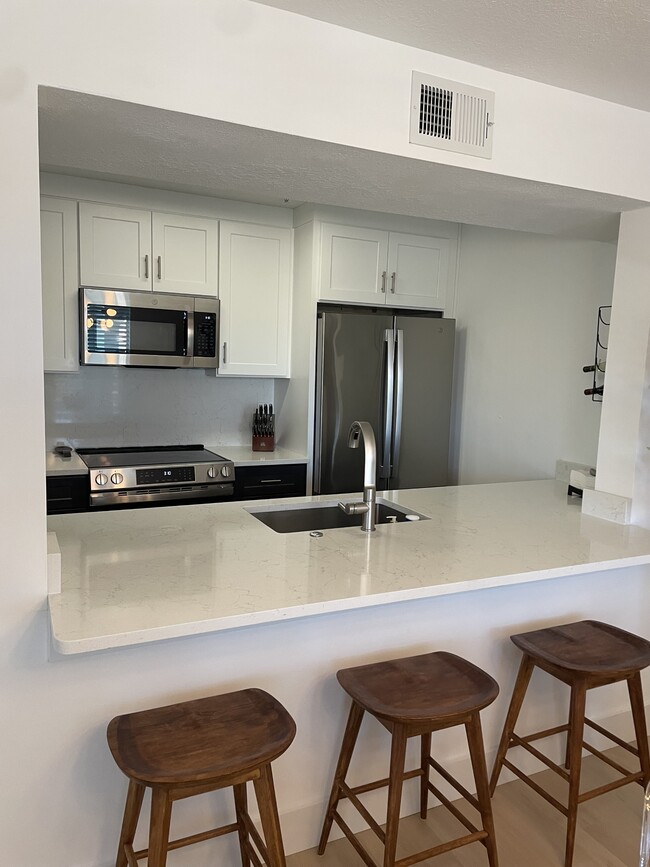 Building Photo - 204 16th St