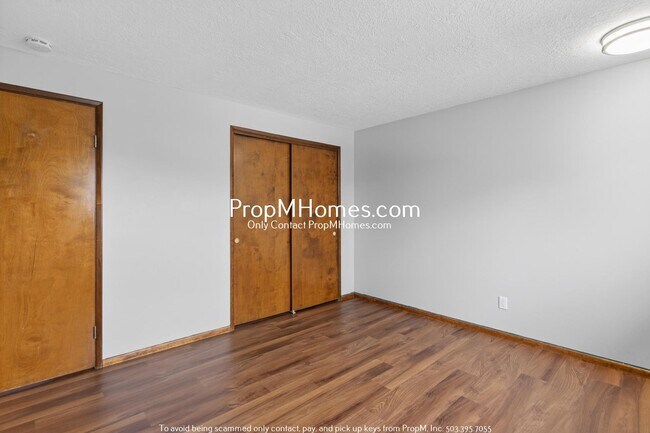 Building Photo - Updated Three Bedroom Home in Oregon City!