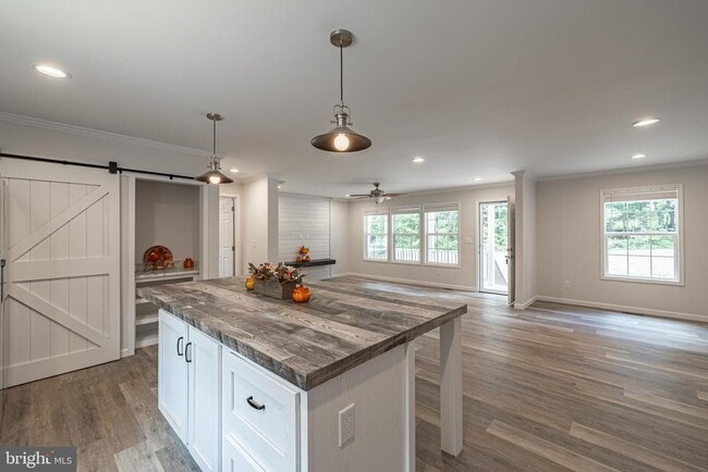 Building Photo - 307 Larkspur Rd