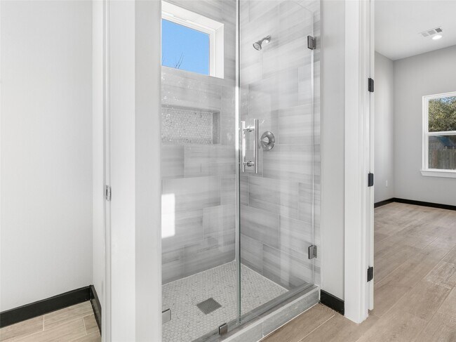 Building Photo - 209 Silverleaf Rd