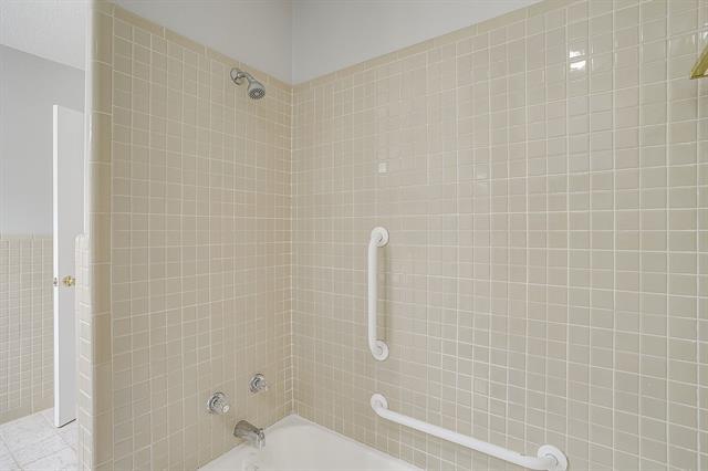 Building Photo - 1225 Crestwood Dr