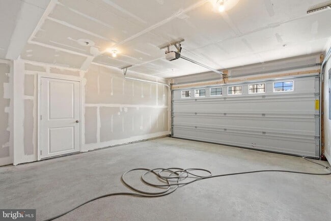 Building Photo - 7736 Meander Ct S
