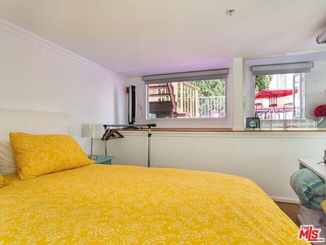 Building Photo - 8661 Clifton Wy